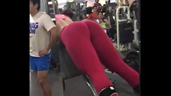 Hermosa mujer en el gym, tremendo orto