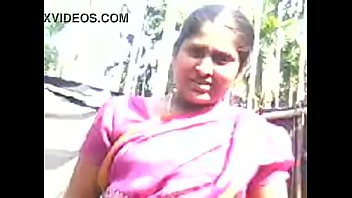 VID-20150121-PV0001-Kumarapuram (IT) Tamil 47 yrs old married hot and sexy housewife aunty Mrs. Krishnaveni cleaning her pussy with water after pissing in bathroom, showing this to her 19 yrs old unmarried neighbor boy and kissing him sex porn video