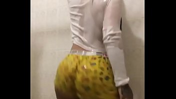 Shower twerk