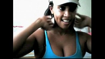 Morena carioca exibindo corpão na cam - www.cnnsexo.com