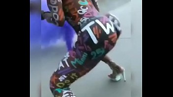 Body paint twerk