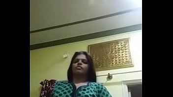 1~ Desi aunty showing off sexy figure